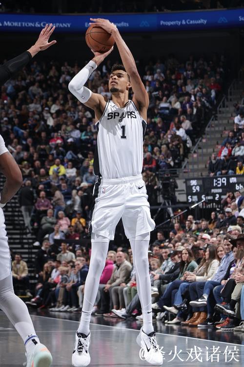 文班缺席马刺逆袭雷霆 独行侠狂胜鹈鹕豪取3连胜