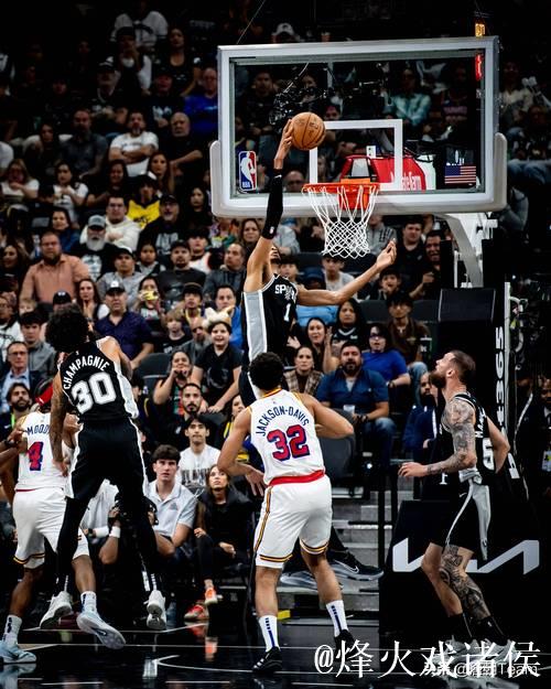 文班亚马25+7+9库里14分 马刺17分逆转胜勇士