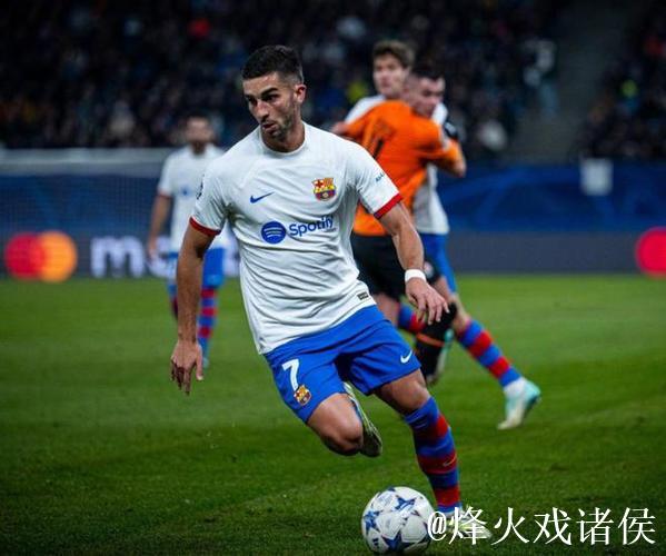 欧冠-莱万首开纪录奥斯梅恩追平 巴萨与那不勒斯1-1握手言和 欧冠-莱万首开纪录奥斯梅恩追平 巴萨与那不勒斯1-1握手言和